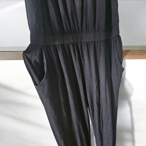 Lascana Venus Casual Jumpsuit. Black. Small. - Picture 2 of 4